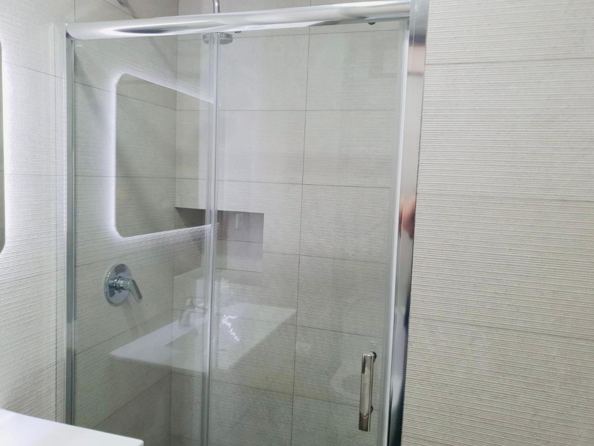 Central Lagos Apt With Marina Views Near Beaches 外观 照片