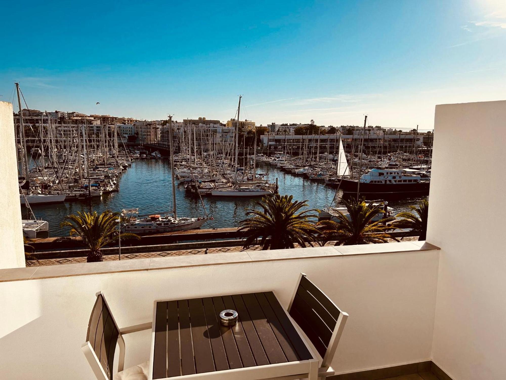 Central Lagos Apt With Marina Views Near Beaches 外观 照片