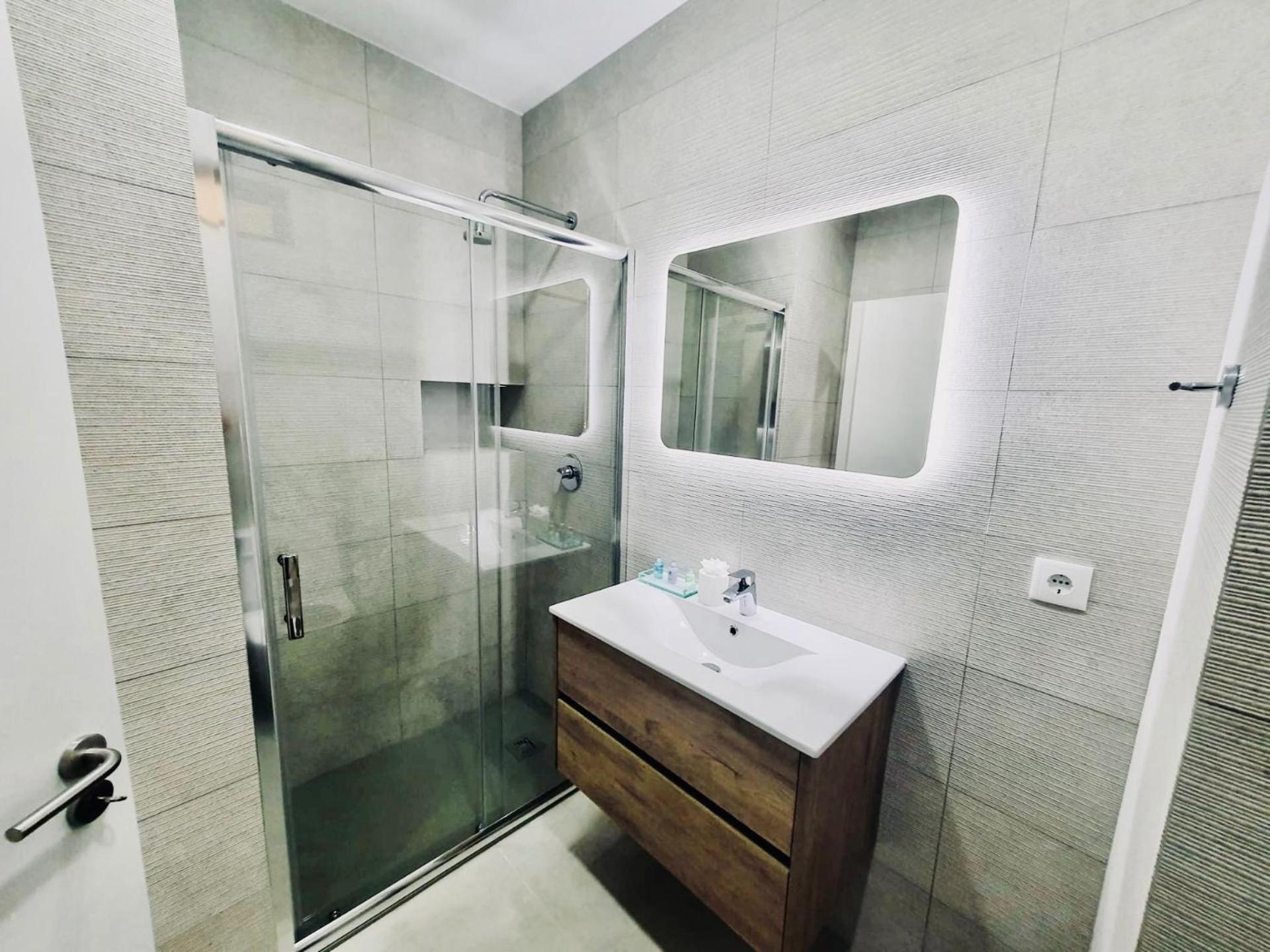 Central Lagos Apt With Marina Views Near Beaches 外观 照片